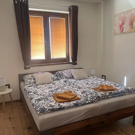 Losonci Apartment *